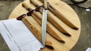 Pisau Sembelih Baja Per Sepuh & Pultang Kayu Jati Ukir