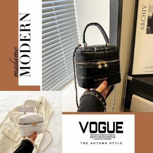 Wulove เทรนด์ฮิต กระเป๋าสะพายแฟชั่นใหม่ ดีไซน์น่ารักปุกปิก ถือได้ขนาดกระทัดรัด สะพายไหล่ก็ปัง มีให้เลือกทั้งหมด 5สี สีสวยละมุนมากแม่ ใส่ของได้เยอะพอควร ดีไซน์เก๋ ไม่มีไม่ได้แล้วนะ