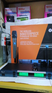 TOSUNRA KMC8 UHF WIRELESS PROFESSIONAL MICROPHONE
