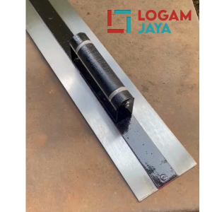 Raskam Besi Panjang 50 cm Gagang Kayu Roskam Penghalus Tembok Sendok Semen Acia Serbaguna