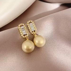 good 999 18K GOLD Fashionable Pearl Crystal Style Earrings ES63636