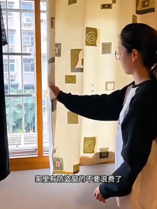 Gantungan Hanger Rak Pengering Sepatu Sandal Untuk di Pagar Balkon Jendela Portabel Praktis Anti Maling dan Cepat Kering