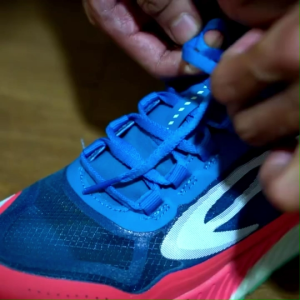 910 Nineten Sepatu Lifestyle / running pria - Geist ekiden 1.0 HITAM/MERAH-MD/ABU-ABU