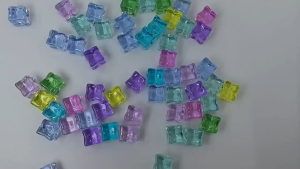 น้ำแข็มปลอม ของตกแต่งตู้ปลา บ่อปลา ก้อนน้ำแข็งจำลอง แต่งตู้ปลา เพิ่มสีสันตู้ปลา สีขาว คละสี ชุด5ก้อน