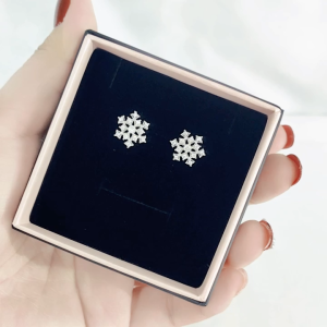 SO SEOUL Let it Snow Snowflake Diamond Simulant Cubic Zirconia Pierced Stud Earrings