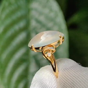 Premium Icy Marquise Cabochon 13.3 * 7.2 * 4 mm Natural Type A Jadeite Jade set on 18k Gold as Ring with certificate weigh 2.25 grams Finger size 16.8mm (18kring17)
