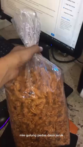 MIE GULUNG 130 GRAM DAN BAL ISI 1.5 KG PEDAS DAUN JERUK