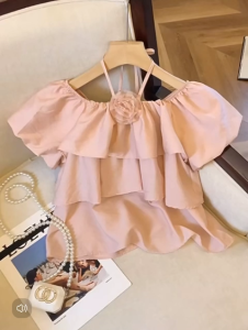 ํY-041 เสื้อเปิดไหล่คล้องคอ  แต่งดอกกุหลาบที่หน้าอก ผ้าระบายทั้งตัว Flower