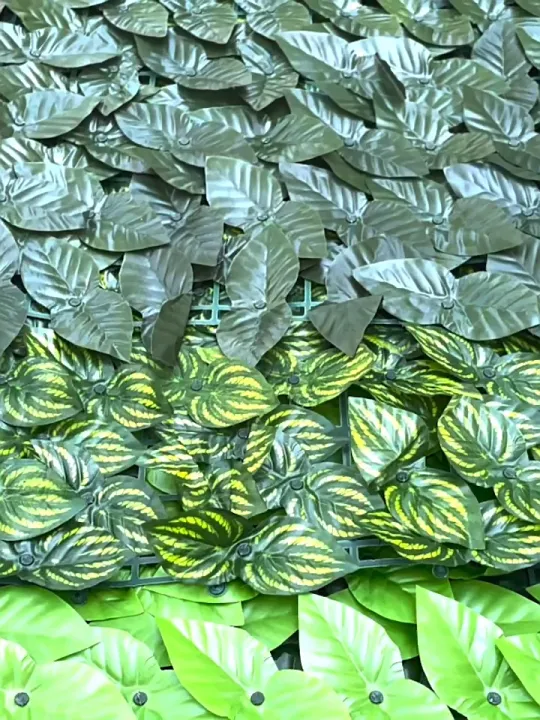 รั้วต้นไม้ปลอม แผงหญ้าเทียม สำหรับตกแต่งผนังและสวน