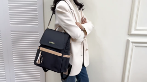 กระเป๋าผ้ากันน้ำ Fashion Bags ขนาด 13 นิ้ว สีเบจ กระเป๋าถือ สะพายข้าง กระเป๋าเป้ ครอสบอดี้ มีสายยาวสามารถปรับได้