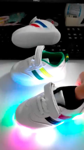 🔥 รองเท้าเด็ก ใหม่ ไฟ LED สีสันสดใส กีฬายามว่าง จัดส่งจากคลังสินค้าในประเทศไทย