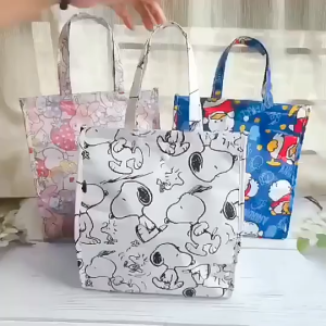 กระเป๋าเก็บอุณหภูมิพกพา กระเป๋าเก็บอุณหภูมิ ทรง A4 เนื้อผ้าร่ม กันน้ำ ขนาด 28×25×15 cm