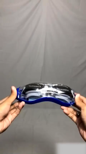 Kacamata Renang Dewasa Chrome Anti UV & Anti Embun Dengan Penutup Telinga dan Karet Pengaturan / Kacamata Renang Original\\n\\n Apa Itu Kacamata Renang Dewasa Chrome?\\n\\nKacamata renang dewasa chrome adalah kacamata renang yang dirancang khusus untuk orang dewasa dengan lensa chrome berwarna yang memberikan perlindungan maksimal terhadap cahaya matahari dan radiasi UV. Selain itu, kacamata renang ini juga dilengkapi dengan teknologi anti embun yang memastikan penglihatan jernih dan aman saat berenang.\\n\\n Spesifikasi Kacamata Renang Dewasa Chrome\\n\\nBerikut adalah spesifikasi utama dari kacamata renang dewasa chrome:\\n\\n* Lensa chrome berwarna\\n* Perlindungan maksimal terhadap cahaya matahari dan radiasi UV\\n* Teknologi anti embun\\n* Penutup telinga dan karet pengaturan\\n* Cocok untuk orang dewasa\\n\\n Kelebihan Kacamata Renang Dewasa Chrome\\n\\nBerikut adalah beberapa kelebihan dari kacamata renang dewasa chrome:\\n\\n* Perlindungan maksimal terhadap cahaya matahari dan radiasi UV\\n* Teknologi anti embun memastikan penglihatan jernih dan aman saat berenang\\n* Penutup telinga dan karet pengaturan meningkatkan kenyamanan dan keamanan saat berenang\\n* Cocok untuk orang dewasa\\n\\n Mengapa Kacamata Renang Anti UV & Anti Embun Penting?\\n\\nKacamata renang anti UV dan anti embun sangat penting untuk melindungi mata Anda dari cahaya matahari dan radiasi UV, serta memastikan penglihatan jernih dan aman saat berenang.\\n\\n Manfaat Kacamata Renang Anti UV\\n\\nBerikut adalah beberapa manfaat dari kacamata renang anti UV:\\n\\n* Melindungi mata Anda dari radiasi UV yang dapat menyebabkan kerusakan pada mata\\n* Mencegah degenerasi makula, katarak, dan kanker kulit di sekitar mata\\n* Melindungi mata Anda dari kemerahan dan iritasi akibat paparan sinar matahari\\n\\n Manfaat Kacamata Renang Anti Embun\\n\\nBerikut adalah beberapa manfaat dari kacamata renang anti embun:\\n\\n* Memastikan penglihatan jernih dan aman saat berenang\\n* Meningkatkan kenyamanan saat berenang\\n* Mencegah penglihatan kabur akibat embun yang menempel pada lensa\\n\\n Penutup Telinga & Karet Pengaturan: Meningkatkan Kenyamanan dan Keamanan\\n\\nPenutup telinga dan karet pengaturan pada kacamata renang dewasa chrome membantu meningkatkan kenyamanan dan keamanan saat berenang.\\n\\n Keunggulan Penutup Telinga\\n\\nBerikut adalah beberapa keunggulan dari penutup telinga pada kacamata renang dewasa chrome:\\n\\n* Mengurangi masuknya air ke dalam telinga saat berenang\\n* Meningkatkan kenyamanan saat berenang\\n* Melindungi telinga dari iritasi dan infeksi\\n\\n Keunggulan Karet Pengaturan\\n\\nBerikut adalah beberapa keunggulan dari karet pengaturan pada kacamata renang dewasa chrome:\\n\\n* Memastikan kacamata tetap pas di wajah saat berenang\\n* Meningkatkan kenyamanan saat berenang\\n* Mencegah kacamata terlepas saat berenang\\n\\n Kacamata Renang Original: Kenapa Harus Memilihnya?\\n\\nMemilih kacamata renang original sangat penting untuk melindungi mata Anda dari cahaya matahari dan radiasi UV, serta memastikan penglihatan jernih dan aman saat berenang. Kacamata renang original juga dilengkapi dengan teknologi anti embun dan penutup telinga serta karet pengaturan yang meningkatkan kenyamanan dan keamanan saat berenang.\\n\\nKacamata renang dewasa chrome anti UV dan anti embun dengan penutup telinga dan karet pengaturan adalah pilihan yang tepat untuk melindungi mata Anda saat berenang. Dengan memilih kacamata renang original, Anda bisa menikmati manfaat maksimal dari perlindungan mata, penglihatan jernih, dan kenyamanan saat berenang.\n}