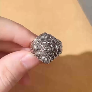 Cincin Kepala Singa: Aksesori Gaya Vintage untuk Pria