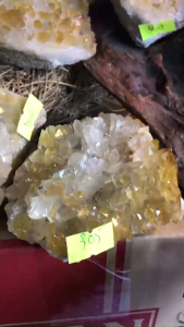 Viên đá thạch anh vàng tự nhiên tán sắc Citrine Vũ trụ đặc biệt lắp lánh tự nhiên tặng đế