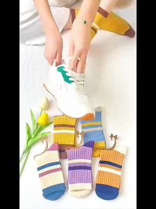 Kaos Kaki Wanita Garis Fashion Striped Color Retro Casual Socks JCKK220