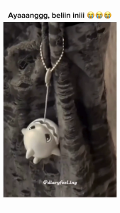 Yelloo!! Sharky Gantungan Kunci Ikan Hiu Gemes Mainan Viral Tiktok