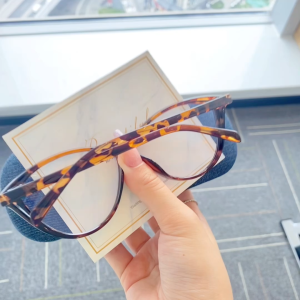 Cat-eye Glasses with Graded Lenses Vintage Glasses for Women to Prevent Blue Light and Graded Glasses for Nearsighted