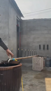 Vòi phun sương đồng có thân điều chỉnh hướng uốn cong theo hướng tưới