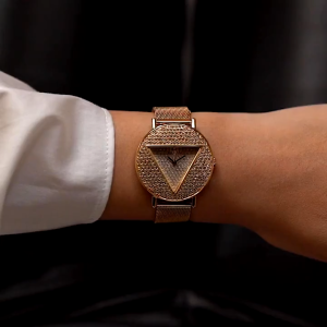 [Promo] Jam Tangan Wanita Guess GW0477L2 Iconic Champagne Glitz Dial Gold Stainless Steel Mesh Original Garansi 2 Tahun [✔COD][100% Authentic]