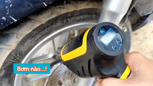 Bơm lốp xe máy xe hơi ô tô tự ngắt - pin sạc - có đồng hồ đo áp - đèn pin tiên dụng- Thiết bị điện Thanh Tâm