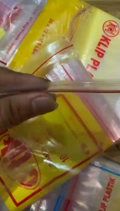 Plastik Kantong Packing C-tik PE Bening Tebal dengan Klip JingJing dan Handle 11X17 100Pcs