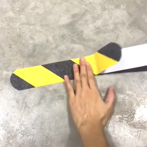 【จัดส่งฟรี 】เทปกันลื่น พีวีซี PVC ยาว 10 ม. กว้าง 5 ซม. สำหรับติดพื้น ติดกันลื่น ติดบันได ภายนอก ภายใน Anti slip tape เทปกันลื่น เทปแปะบันได เทปเตือนระวังตก เทปแปะพื้นกันลื่นไถล เทปแปะพื้นห้องน้ำกันลื่น ใช้ง่าย ติดแน่น ทนทาน K001 FPA