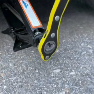 360° Swivel Easy Grip Jack Scissor Ratchet Wrench Car Tire Jack Lifting Tool with Forward Reverse Knob / Spanar Jack