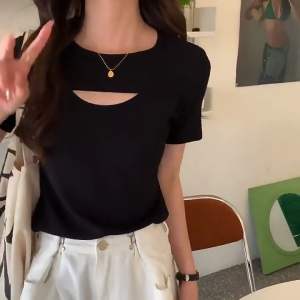 เสื้อดำ เสื้อแฟชั่นเกาหลี แขนสั้น ผ้าเนื้อดี ดีไซน์สวยเก๋มาก รุ่น C529