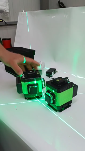 8/12 เส้นความแม่นยําสูงเลเซอร์ระดับอินฟราเรดอัตโนมัติปรับระดับโปรเจคเตอร์แสงสีเขียว 360° เครื่องมือวัดปรับแนวตั้งแนวนอน