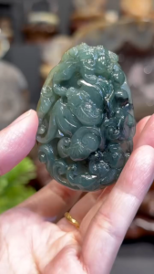 burma jadeite pendant💯天然缅甸翡翠墨绿玉石雕刻 ➡️如意貔貅   高H: 5.6cm  宽W: 4cm  厚度Thick: 1.2cm  重Weight: 47.5g