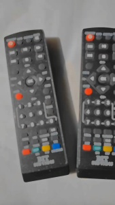 Remot STB Universal DVB-T2 Set Top Box Semua Merk - Baterai Tidak Termasuk - Compatible dengan Berbagai Jenis STB - Dimensi 5.3 x 4.5 x 2 Cm (Hitam)