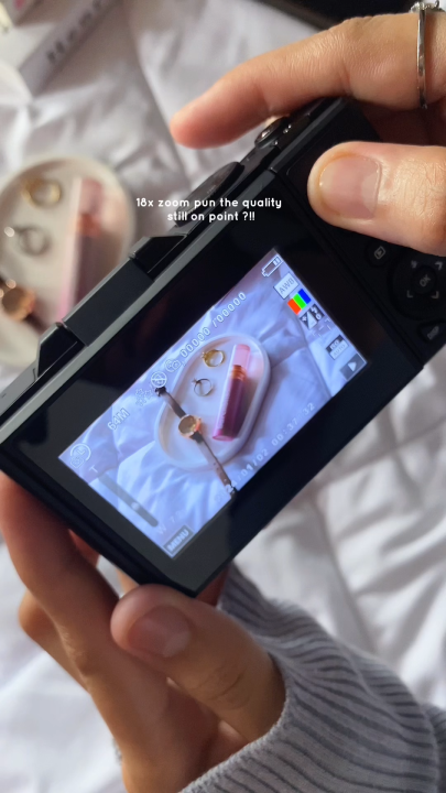 KiTBEEZ KP-2 กล้องดิจิตอล 75MP 5K ซูม18X WiFI Digital Camera กล้องคอมแพค ถ่ายรูปถ่ายวีดีโอ ย้ายภาพด้วยWiFi พลิกหน้าจอได้180° สำหรับนักเรียนเซลฟี่บันทึกชีวิต พร้อมแฟลชและฟิลเตอร์ในตัว พกพาสะดวก