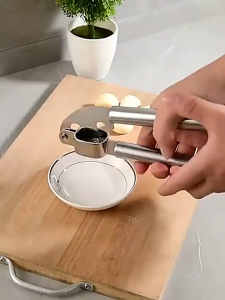Stainless Steel Garlic Press Hand Presser Crusher Ginger Squeezer Makapal Kitchen Utensil