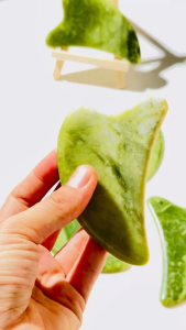 หินกัวซาทรงปลาโลมา #หินเเท้ นวดหน้า ที่นวดหน้า กวซานวดหน้า กัวซานวดหน้า #หินกวซาหยกเเท้#ผลิตภัณฑ์ยอดนิยม