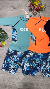 Đồ bơi bé trai 2 mảnh áo phủ bụng dài tay kín đáo quần đùi họa tiết nhiều màu đủ size từ 22kg đến 30kg BINSPORTS BB112