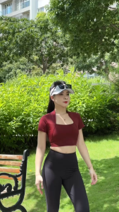 Áo Croptop Thể Thao Nữ Tập Gym Yoga Aerobic Chất Vải Thun Lạnh Co Giãn 4 Chiều Thấm Hút Mồ Hôi Có Mút Ao17