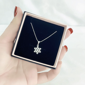SO SEOUL Let it Snow Snowflake Diamond Simulant Zirconia Pendant Chain Necklace