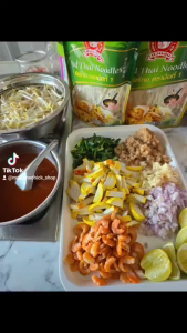 ผัดไทยพร้อมน้ำซอส น้ำหนัก160กรัม อร่อยเข้มข้น ทำได้ที่บ้าน(1ห่อได้ถึง2เสริฟ) Pad Thai Noodles Serves2