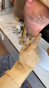 Dụng Cụ Chà Gót Chân Cao Cấp Tặng Kèm 10 Lưỡi - Dụng Cụ Tẩy Tế Bào Chết Da Chân Mài Gót Chân Dụng Cụ Chà Gót Chân Bằng Inox - AONISU