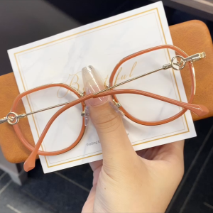 Fashionable Design-inspired Graded Glasses for Nearsighted 0-600 Anti-blue Light Metal Letter Frame Suitable