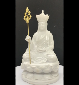 Tượng Địa Tạng Vương Bồ Tát 17cm dáng ngồi bằng đá đúc (nhiều màu sắc).