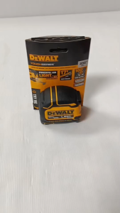 DEWALT🔥ตลับเมตร8เมตร🔥รุ่นใหม่ล่าสุด🔥DWHT35268S ( มีไฟLED ) ตัวเลขพิมพ์สองด้าน แข็งแรง ทนทานต่อการตกกระแทกจากที่สูง ของแท้100%