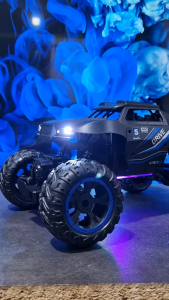 Mainan Mobil Remot Kontrol RC Rock Climbing Offroad X Drive Uap LED