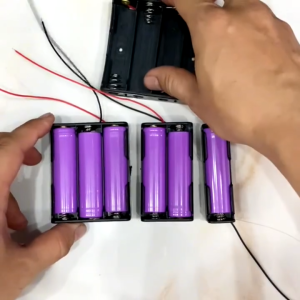 Combo 5 cái Đế pin từ 1 pin đến 4 pin (1s 2s 3s 4s). Đế đựng pin dùng cho pin li-on 18650 37v có sẵn dây đấu nối. Đế pin nối tiếp - Limo