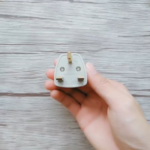 International travel adapter United Kingdom Hong Kong Singapore Malaysia conversion plug