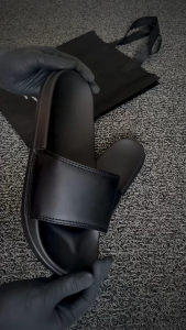 Rootly - Sandal Pria Wanita Hitam Polos