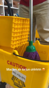 330-1211 IMEC XTRA SP24 -MOP BUCKET C/W SIDE PRESS WRINGER YELLOW 24L