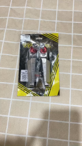 ( Hình thật video thật ) Gác chân TAKAGAWA YAMAHA - HONDA nhôm đúc chốt Inox kèm ốc sử dụng cho nhiều loại xe máy