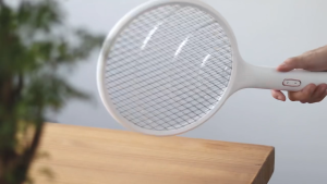 Xiaomi Qualitell ไม้ช็อตยุงไฟฟ้า Electric Mosquito Swatter ไม้ตียุง 3500V สไตล์มินิมอล 2 in1 แถมแท่นวาง ที่ดักยุง